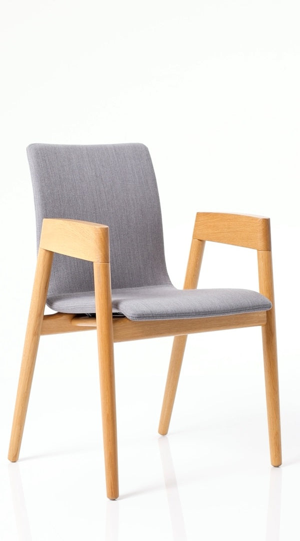 Löffler's promotional video showcasing the Holzer-Stuhl dining chair