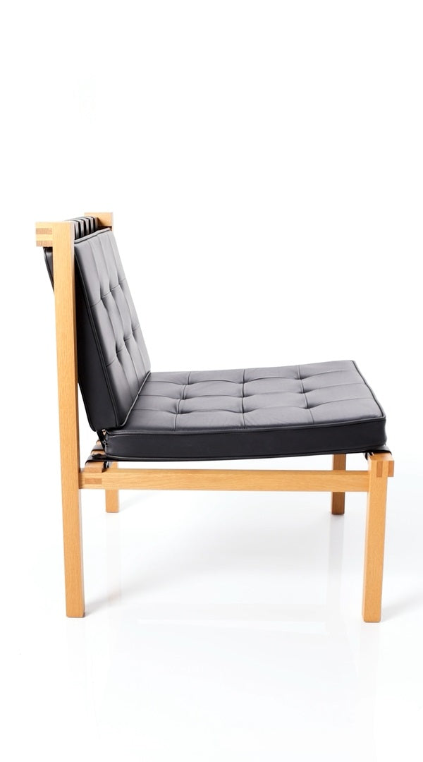 Löffler's promotional video showcasing the WB6 lounge chair